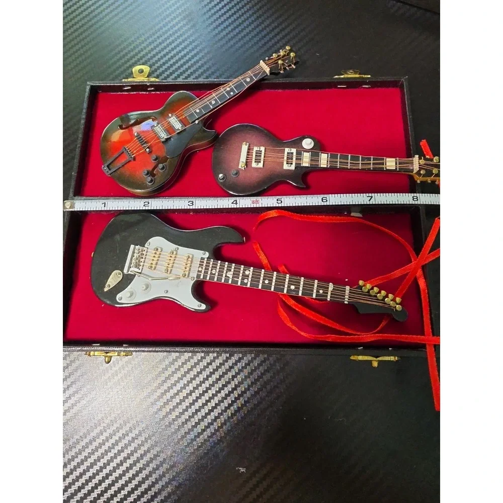 **Must See**Lot Of 3 Miniature Guitars - Picture 7 of 7